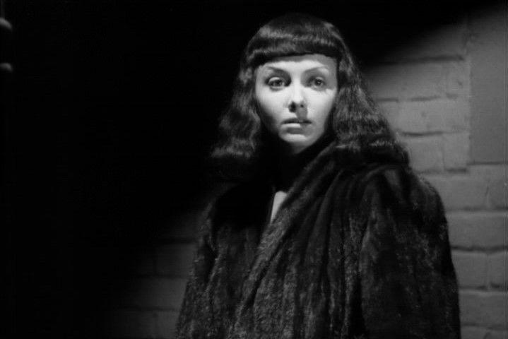 Still of Kim Hunter in the 1943 film The Seventh Victim