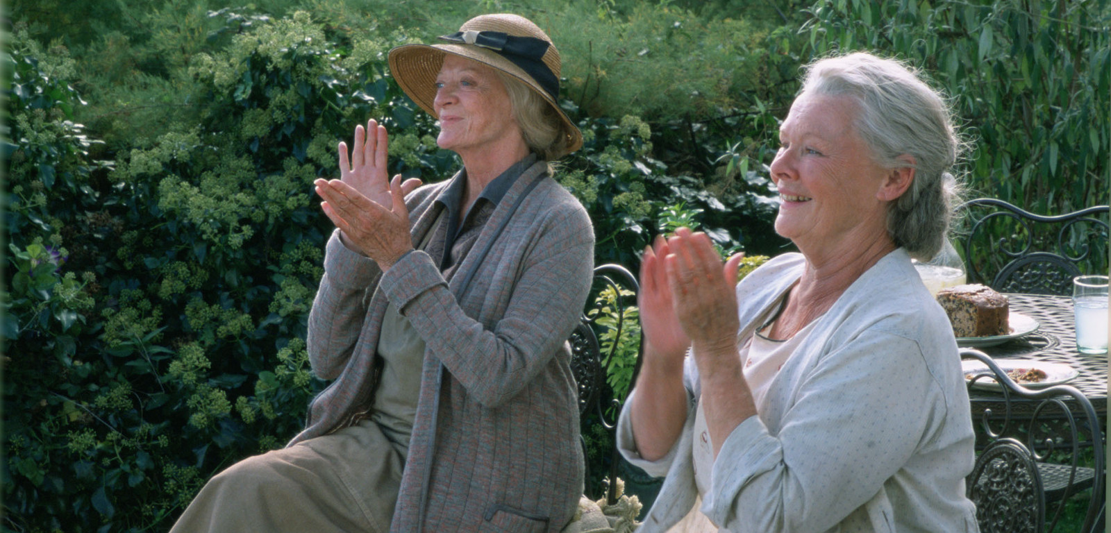 Still of Maggie Smith and Judi Dench from Ladies in Lavender, 2004.