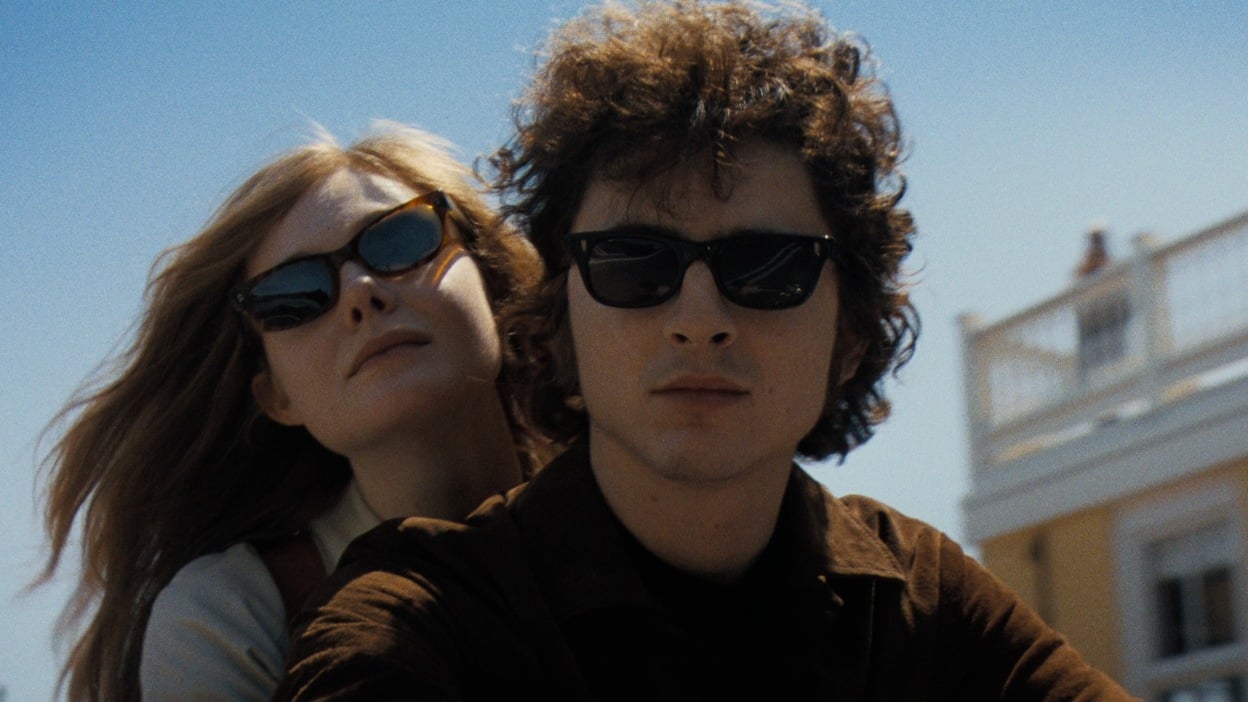 Timothee Chalamet and Elle Fanning as Bob Dylan and Sylvie Russo