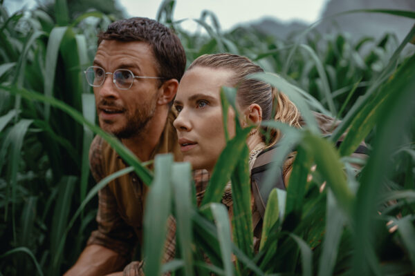 Jurassic World: Rebirth Feels Familiar, But Brings Out the Best of What the Franchise Has to Offer Jonathan Bailey and Scarlett Johansson - Jurassic World: Rebirth