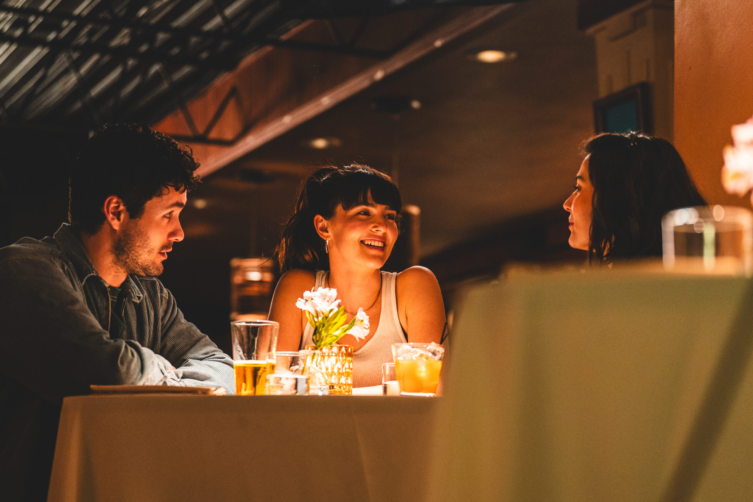 The Threesome Review: Zoey Deutch, Jonah Hauer-King, and Ruby Cruz Charm in This Romantically Grounded Drama The Threesome film - Zoey Deutch, Ruby Cruz, Jonah Hauer-King