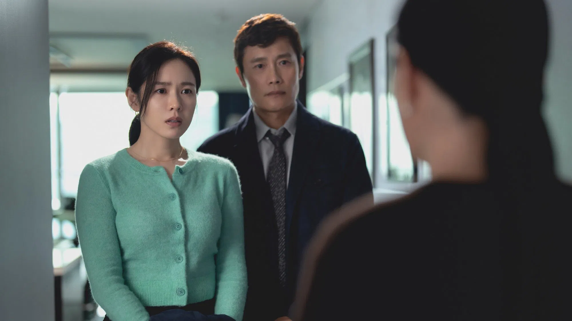 Son Ye-jin and Lee Byung-hun as Lee Mi-ri and Yoo Man-su in No Other Choice (c) CJ Entertainment