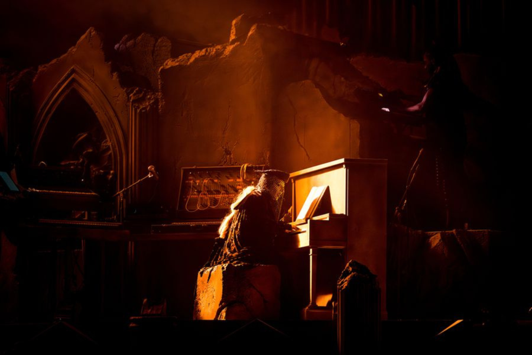 Lady Gaga Performs Piano Set During MAYHEM Requiem - Eulalie Magazine Lady Gaga MAYHEM Requiem Review: Visually Stunning, Vocally Flawless Lady Gaga plays a glowing white piano surrounded by crumbling gothic ruins during MAYHEM Requiem