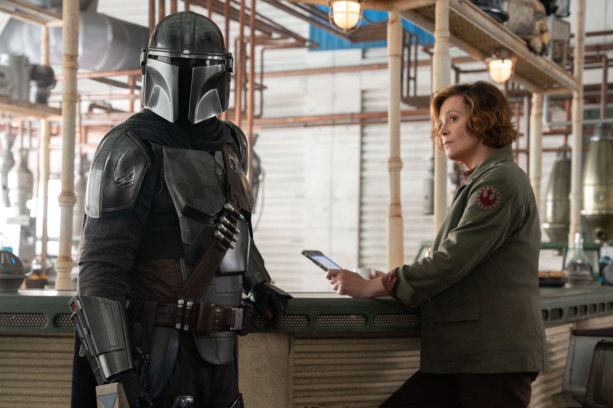 The Mandalorian and Grogu - Eulalie Magazine The Mandalorian and Grogu Review: A Fun Star Wars Adventure That Feels Standalone in This Galaxy Pedro Pascal as Din Djarin and Sigourney Weaver as Ward in The Mandalorian and Grogu