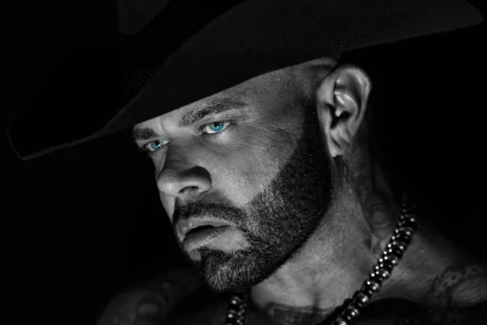 Struggle Jennings’ ‘Last Name (Deluxe)’ Is No-Frills Country — Album Review Struggle Jennings 'Last Name (Deluxe)' - Album Review