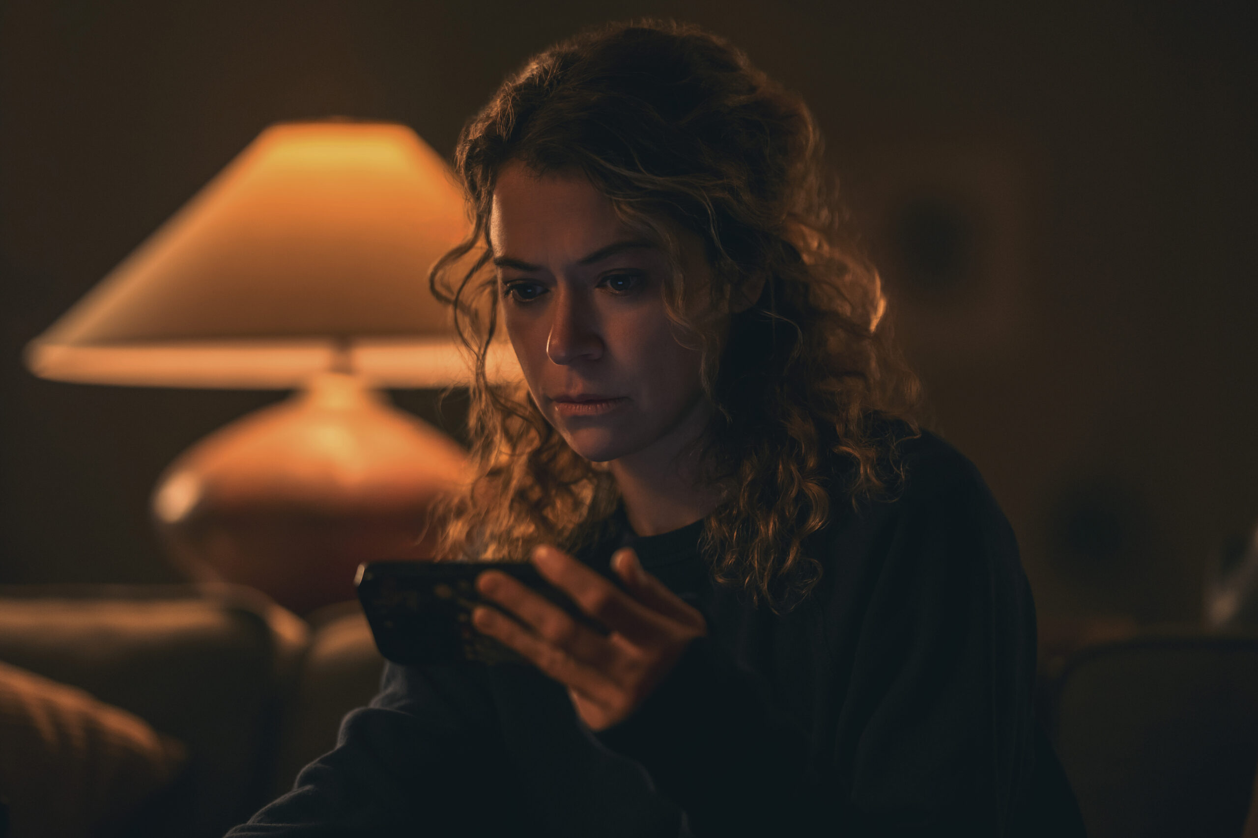 Maximum_Pleasure_Guaranteed_Photo_011003 - Eulalie Magazine Maximum Pleasure Guaranteed Season 1 Episode 10 Review: Queens Tatiana Maslany in "Maximum Pleasure Guaranteed," now streaming on Apple TV.