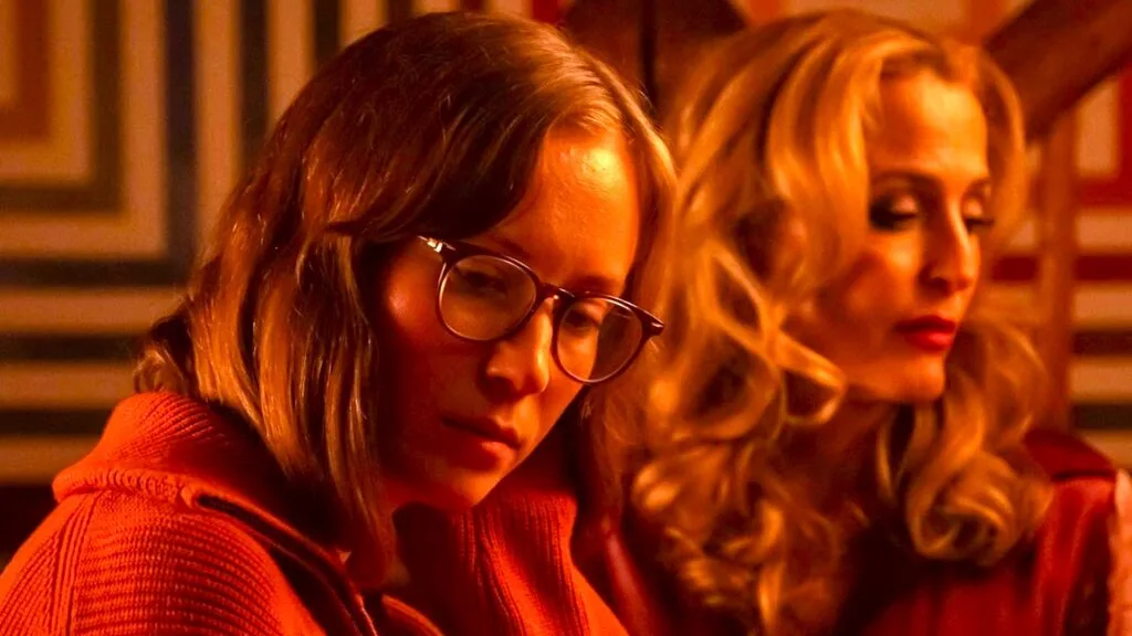 Teenage Sex and Death at Camp Miasma Review: Jane Schoenbrun’s Fluid and Flesh Filled Deconstruction of the Slasher Hannah Einbinder and Gillian Anderson in TEENAGE SEX AND DEATH AT CAMP MIASMA