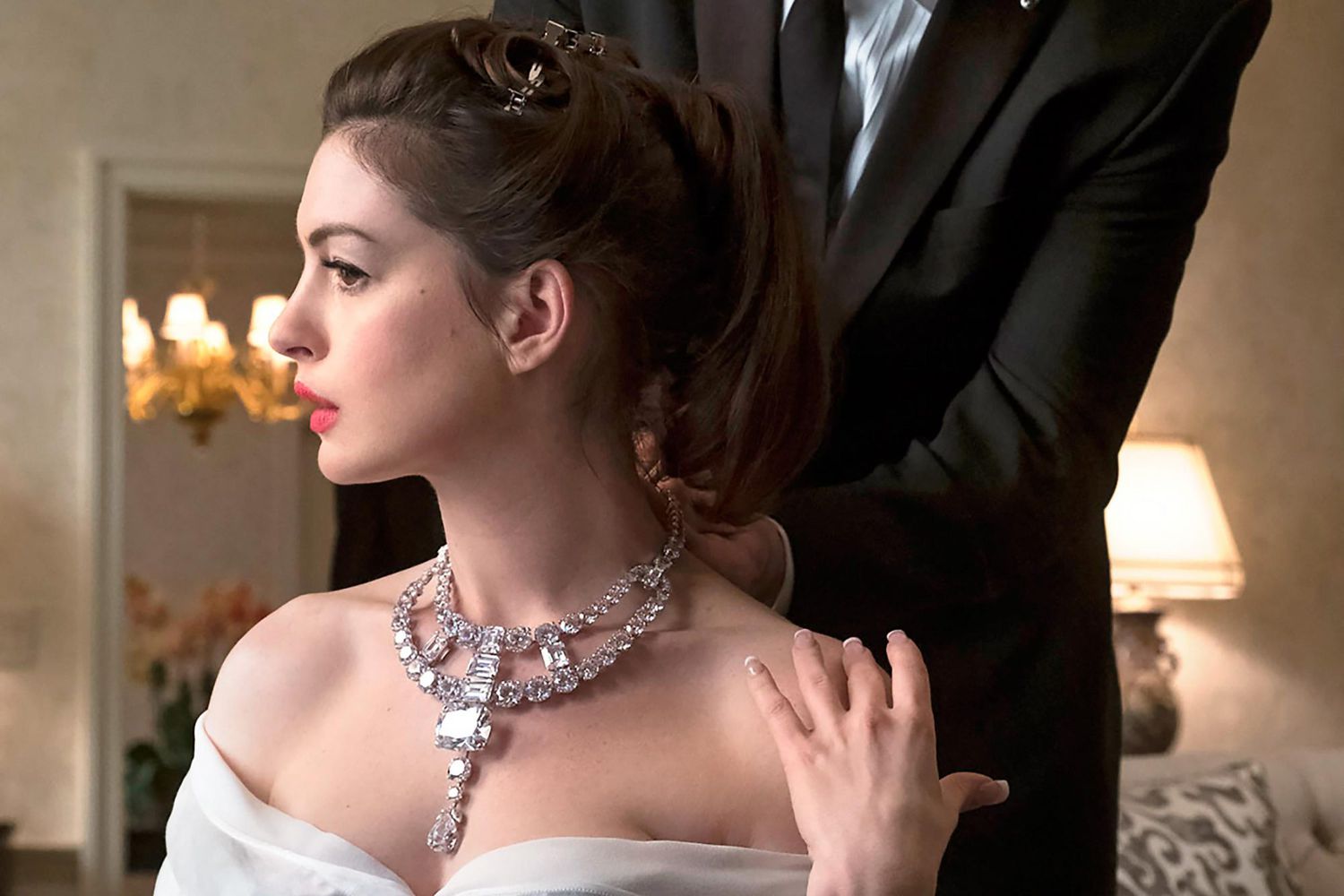 o8-20591r23-2000-83add7d2640642aba8263f50421be697 - Eulalie Magazine Top 10 Anne Hathaway Performances Anne Hathaway as Daphne Kluger in'Ocean's 8' (Photo Courtesy of Warner Bros. Pictures)