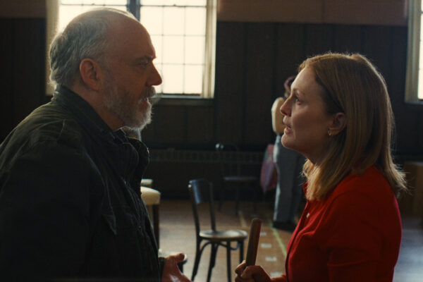 62nd Chicago International Film Festival Review: The Debut is Affectionate and Absurd (L-R) Paul Giamatti, Julianne Moore - Photo Courtesy of A24